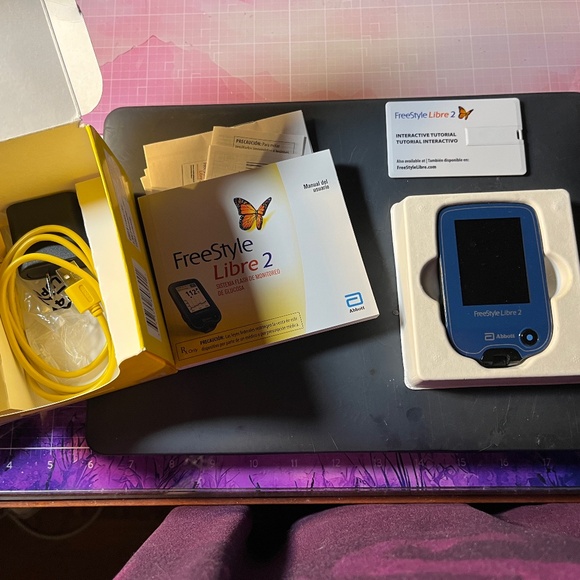 NWOT (2) FreeStyle Libre Sensor Monitoring System & (1) Libre 2 Reader - Picture 5 of 8